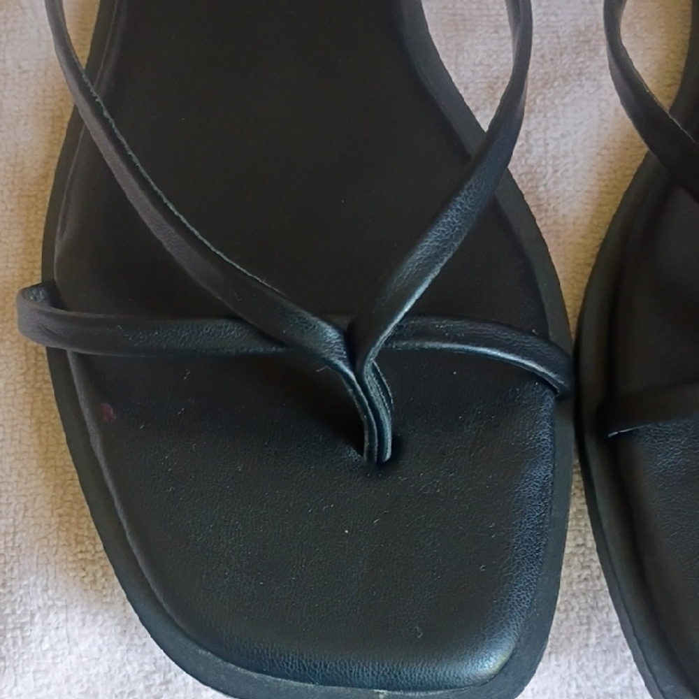Steve Madden Elegant Black Sandals - Picture 2 of 8